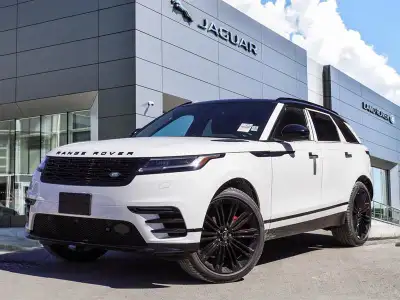Black Contrast Roof, Black Roof Rails, Black Exterior Pack, Wheels: 22inch Gloss Black (Style 1075),...