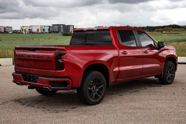 2023 Chevrolet Silverado 1500 RST CREWCAB 4X4 LEATHER dans Autos et camions dans Comté de Strathcona - Image 4