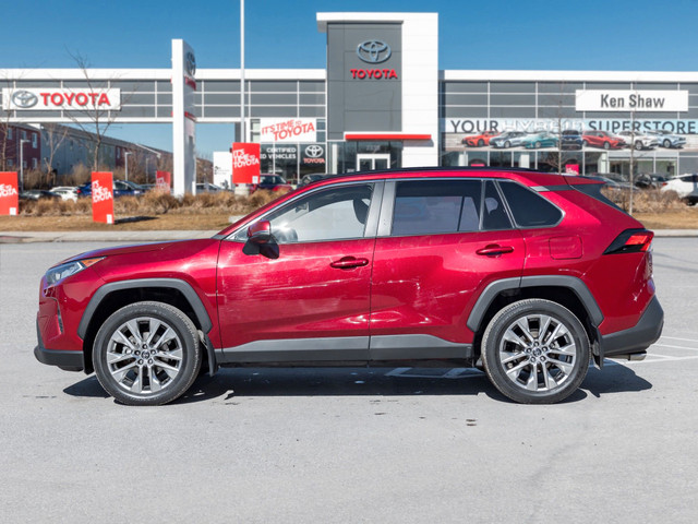 2020 Toyota RAV4 XLE XLE PREMIUM PACKAGE / LEATHER / SUNROOF... in Cars & Trucks in City of Toronto - Image 4