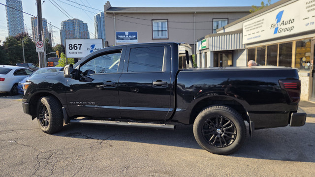 2018 Nissan Titan 4x4 Crew Cab SV Midnight Edition in Cars & Trucks in City of Toronto - Image 2