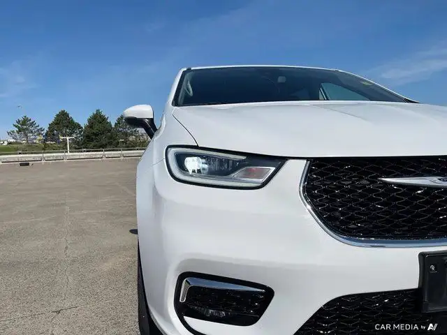 2023 Chrysler Pacifica Touring L in Cars & Trucks in Dartmouth - Image 12