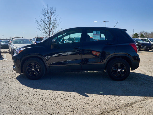 2021 Chevrolet Trax LS | Clean Carfax | Carplay | Android Auto in Cars & Trucks in Edmonton - Image 2