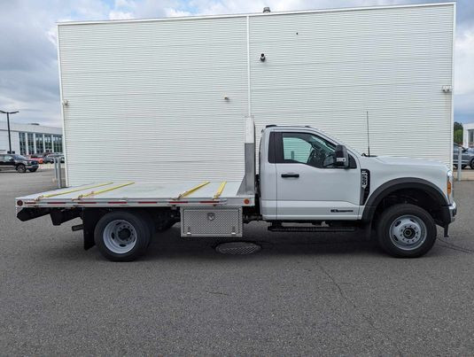 Ford Super Duty F-550 DRW XLT cabine simple 4RM 169 po DCE de 84 in Cars & Trucks in Victoriaville - Image 4