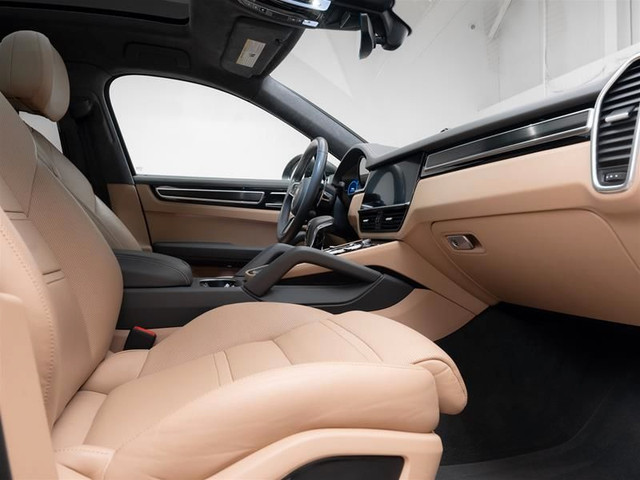 2021 Porsche Cayenne GTS Coupe in Cars & Trucks in Markham / York Region - Image 4