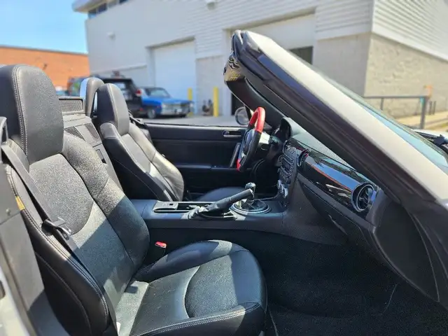 2013 Mazda MX-5 GT-HARD TOP CONVERTIBLE-6 SPEED dans Autos et camions dans Ville de Toronto - Image 15