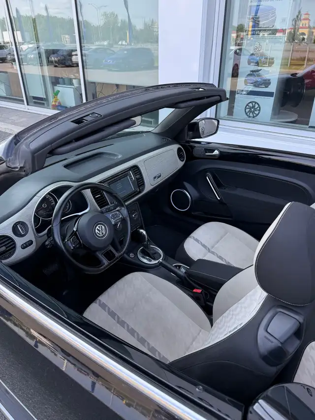 2018 Volkswagen Beetle Convertible Coast Blind spot,siège chauff in Cars & Trucks in Laval / North Shore - Image 4