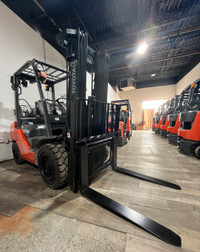 Toyota 6000 lbs Capacity OUTDOOR FORKLIFT 3 stage w side-shift