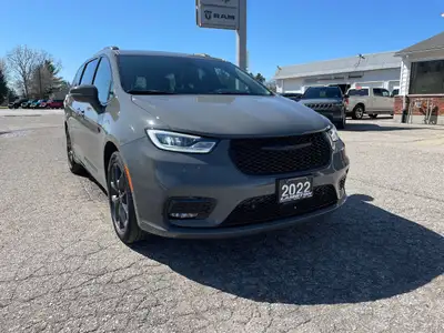 2022 Chrysler Pacifica Limited S Appearance with Panoramic Sunro