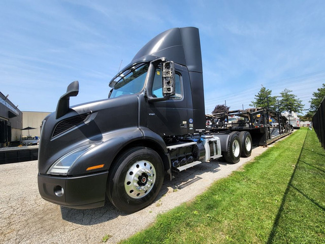  2018 Volvo VNR Automatic, LOW KMS, Volvo D13, LIKE NEW in Heavy Trucks in City of Montréal