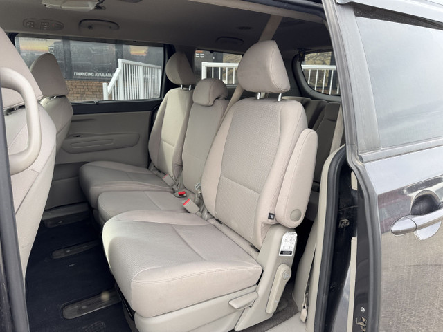 2016 Kia Sedona LX 8 Passenger in Cars & Trucks in Lethbridge - Image 4
