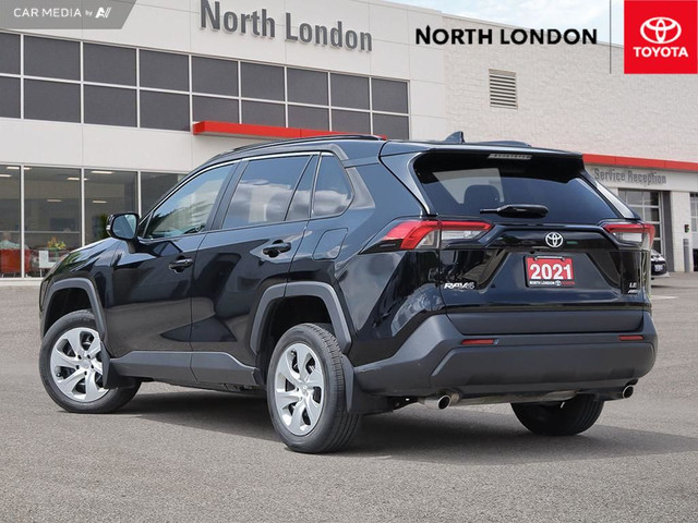 2021 Toyota RAV4 LE HEATED SEATS - APPLE CARPLAY/ANDROID AUTO... in Cars & Trucks in London - Image 4
