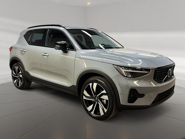 2025 Volvo XC40 B5 PLUS DARK CUIR TOIT PANO NAV 4RM in Cars & Trucks in Laval / North Shore - Image 3