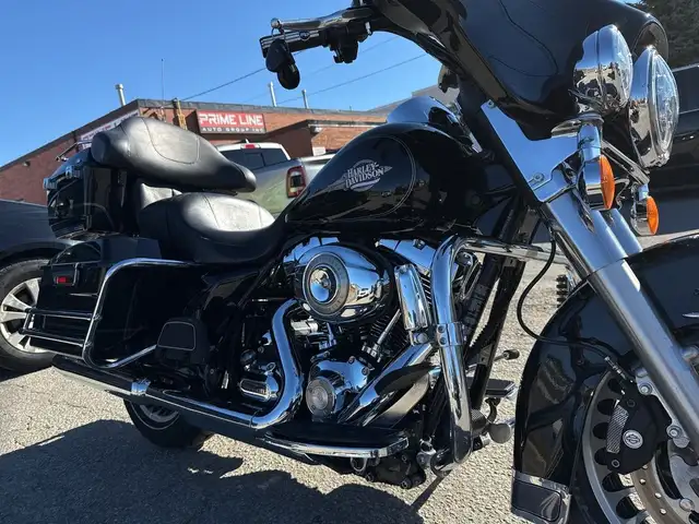 2011 Harley-Davidson Electra Glide Classic ~ ELECTRA GLIDE CLASS in Sport Touring in City of Toronto - Image 29
