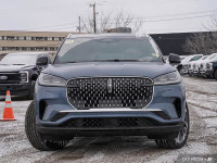 Cooled Leather Seats, Full Rear Console! Full of amazing design both inside and out, this Lincoln Av... (image 1)