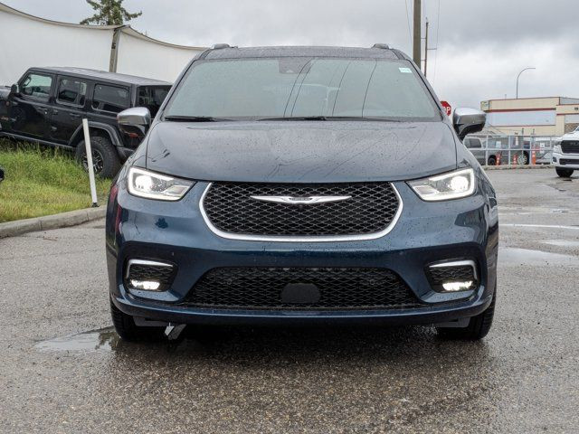 2025 Chrysler Pacifica AWD Pinnacle AWD - TRAILER TOW PKGE in Cars & Trucks in Calgary - Image 3
