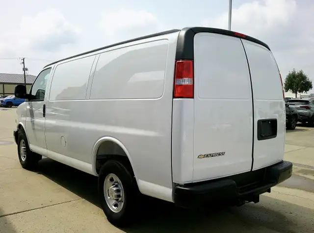 2025 Chevrolet Express Cargo Van BASE63838166098435121