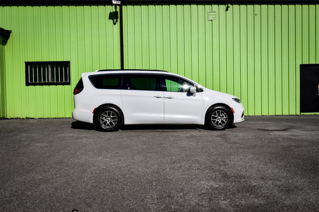 2022 Chrysler Pacifica Touring - Heated Seats in Cars & Trucks in Kingston - Image 2