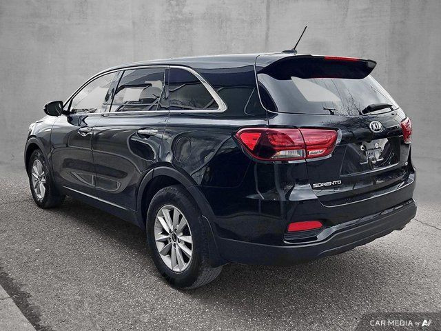2019 Kia Sorento LX | Heated Steering | Heated Seats in Cars & Trucks in Ottawa - Image 2