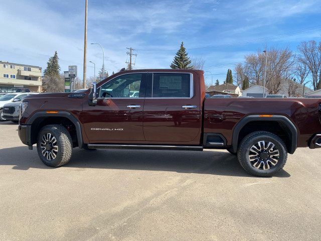 2024 GMC Sierra 2500HD Denali Ultimate in Cars & Trucks in Medicine Hat - Image 2