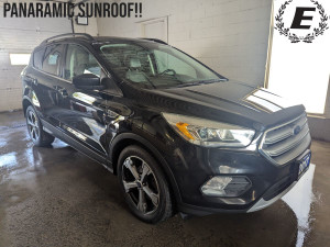 2017 Ford Escape SE  PANARAMIC SUNROOF/LEATHER!!