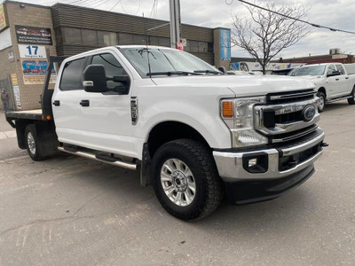  2022 Ford F-350 XLT Crew Cab Flat Bed 4WD