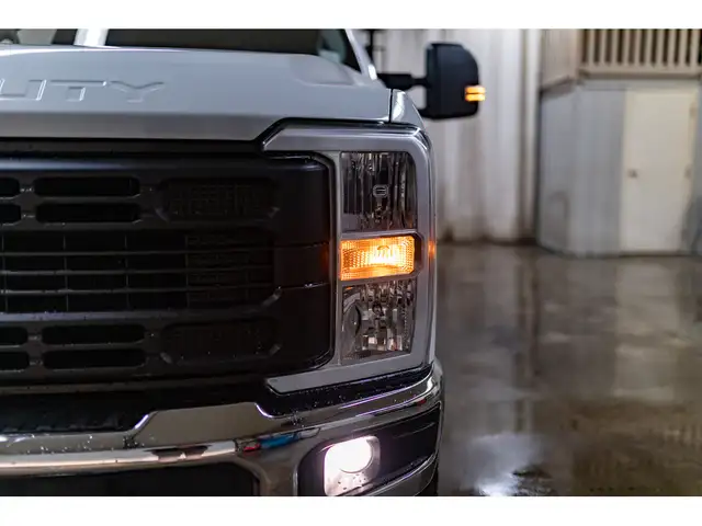 2023 Ford F-350 4x4 Crew Cab XL Deck BCam dans Autos et camions dans Grande Prairie - Image 7