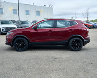 This Nissan Qashqai boasts a Regular Unleaded I-4 2.0 L/122 engine powering this Variable transmissi... (image 1)