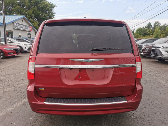 2015 Chrysler Town & Country Touring-L in Cars & Trucks in Belleville - Image 4