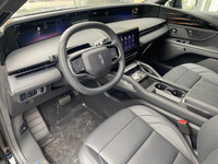 The 2025 Nautilus is a new take on the midsize favourite Lincoln. The front end and signature grill... (image 3)