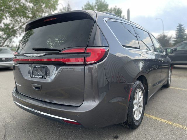 2022 Chrysler Pacifica Touring L in Cars & Trucks in Calgary - Image 3