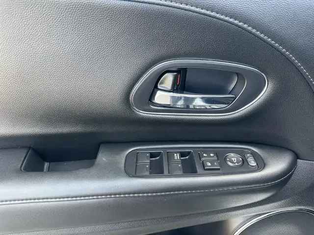 2019 Honda HR-V Touring l One Owner l Clean CarFax l Local Vehic in Cars & Trucks in Calgary - Image 14