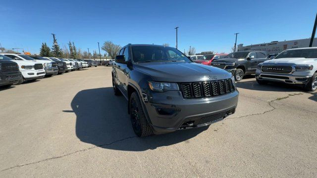2018 Jeep Grand Cherokee Laredo | Sunroof | Remote Start in Cars & Trucks in Edmonton - Image 3