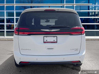 Bright White Clearcoat 2023 Chrysler Pacifica Limited AWD 9-Speed Automatic Pentastar 3.6L V6 VVT Co... (image 4)