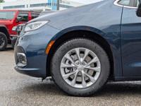 This Chrysler Pacifica has a durable Regular Unleaded V-6 3.6 L/220 engine powering this Automatic t... (image 8)