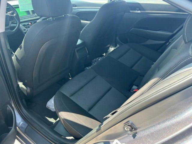 2017 Hyundai Elantra GL|Heated Seats | Apple Car Play | Sunroof in Cars & Trucks in London - Image 3