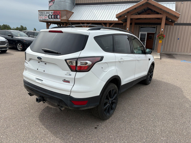 2017 Ford Escape SE AWD 2.0L EcoBoost in Cars & Trucks in Calgary - Image 4