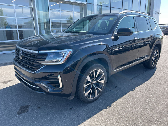 2024 Volkswagen Atlas Execline 2.0 TSI 4MOTION NEW ARRIVAL! in Cars & Trucks in Calgary - Image 2