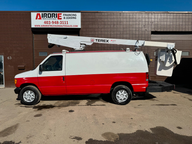 2006 Ford E-350 Bucket Van in Cars & Trucks in Calgary