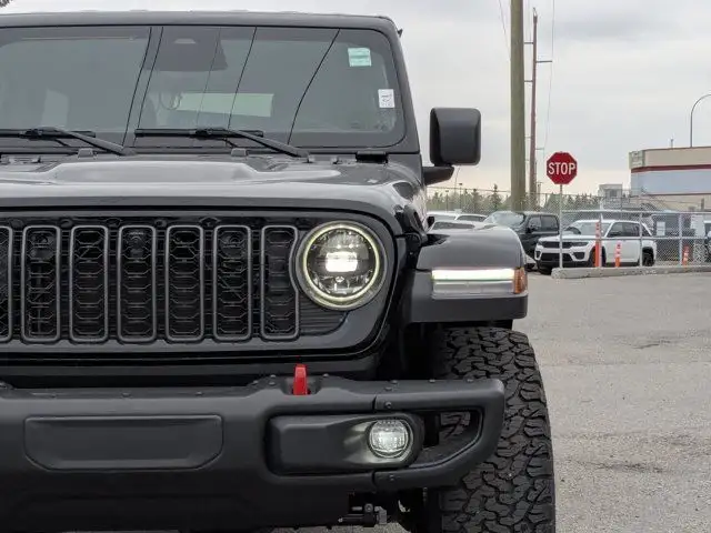 2025 Jeep Wrangler Rubicon X - Off Road Camera - Trailer Tow dans Autos et camions dans Calgary - Image 10