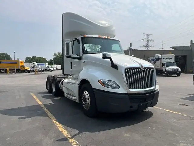 2019 International LT625 in Heavy Trucks in Mississauga / Peel Region - Image 2