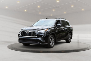 2023 Toyota Highlander XLE + SIEGES EN CUIR + TOIT OUVRANT