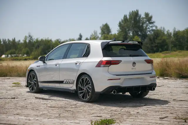 2022 Volkswagen Golf GTI in Cars & Trucks in Delta/Surrey/Langley - Image 17