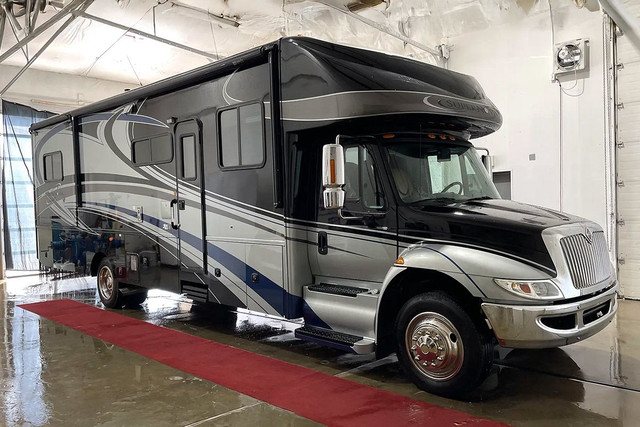 2008 Gulf Stream Supernova 6372 – Super C Motorhome. in RVs & Motorhomes in Red Deer - Image 3