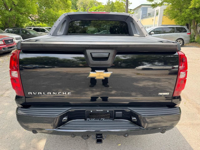 2010 Chevrolet Avalanche LT w/1SC in Cars & Trucks in City of Toronto - Image 4