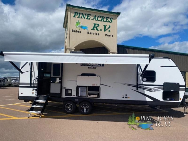 2022 KZ Connect C261RKK Rear Kitchen - Couples in Travel Trailers & Campers in Moncton
