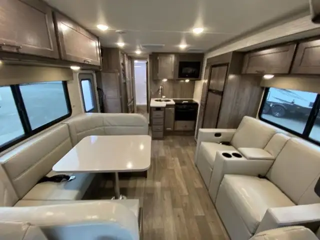 2025 Winnebago Minnie Winnie 26T in RVs & Motorhomes in Abbotsford - Image 12