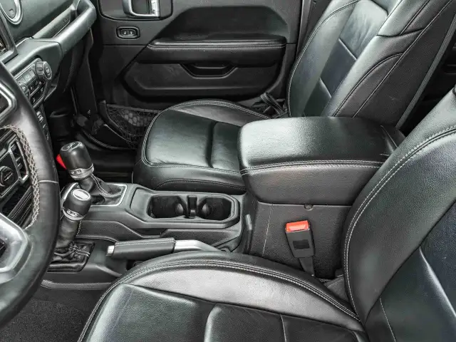 2018 Jeep Wrangler Unlimited in Cars & Trucks in Ottawa - Image 14