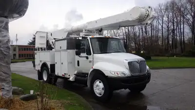 2005 International 4300 Altec Bucket Truck Air Brakes, Diesel, 7.6L L6 DIESEL engine, 6 cylinder, 2...
