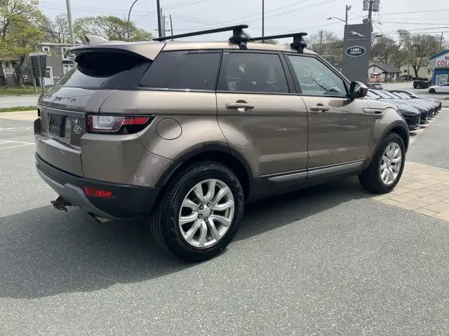 2019 Land Rover Range Rover Evoque SE WINTER TIRES INCLUDED! dans Autos et camions dans Ville d’Halifax - Image 8