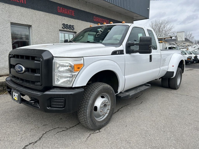 2011 Ford Super Duty F-350 DRW 4x4 - roue double in Cars & Trucks in Laval / North Shore